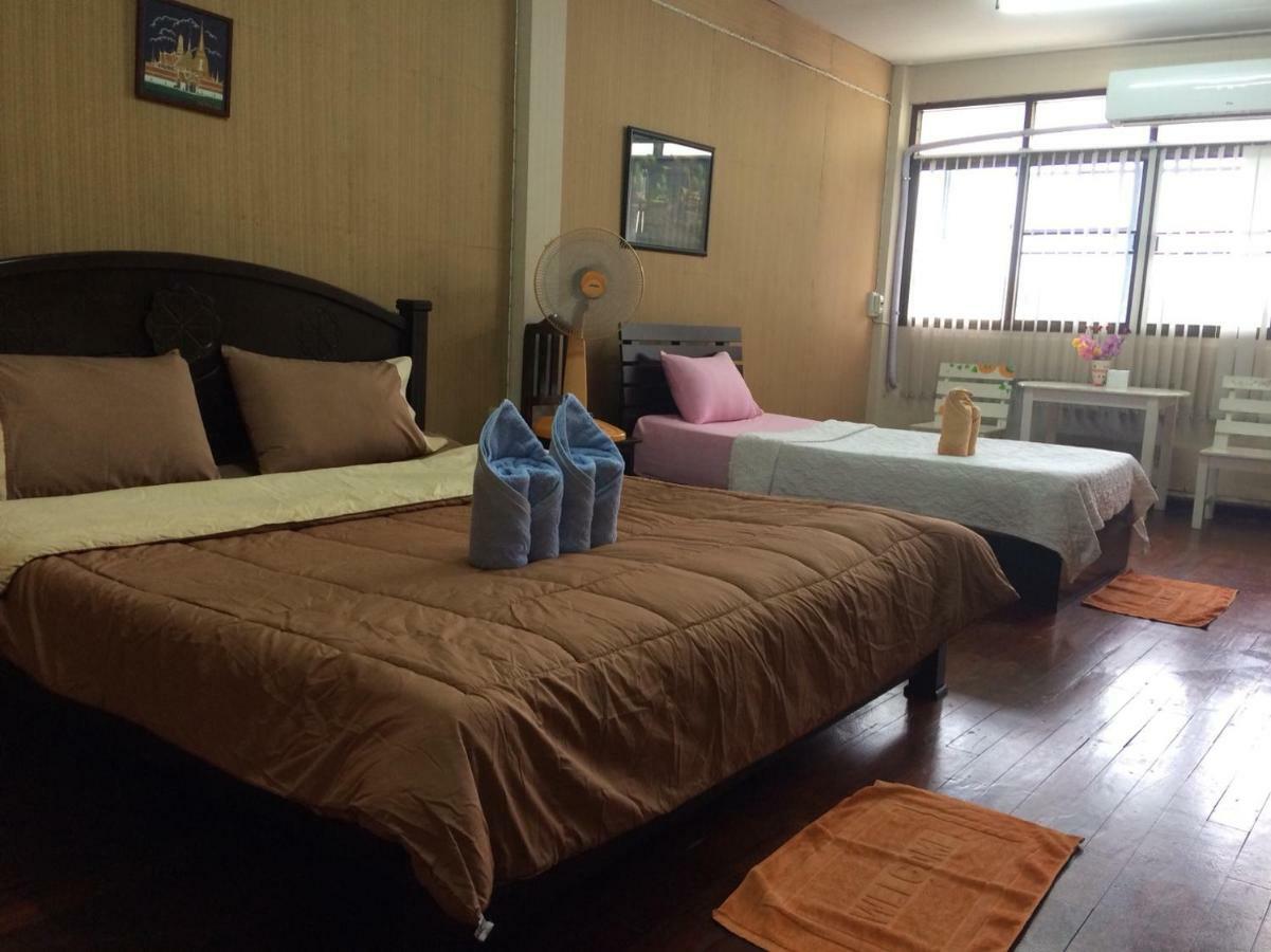 Changphuakgate Guesthouse เชียงใหม่ ภายนอก รูปภาพ