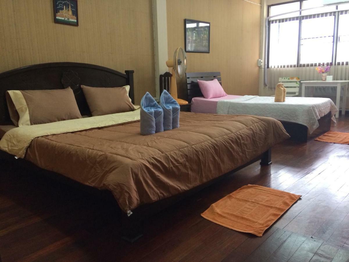 Changphuakgate Guesthouse เชียงใหม่ ภายนอก รูปภาพ